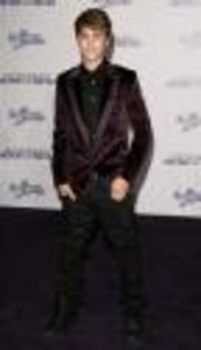 bieber-cyrus-gomez-premiere (7) - Justin Bieber sedinta foto