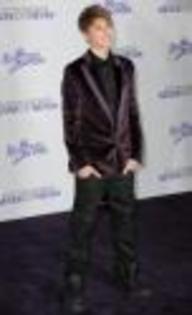 justin-selena-never-say-never (7) - Justin Bieber sedinta foto