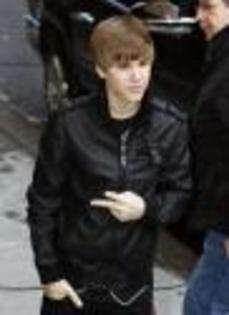 bieberlate (4)_0 - Justin Bieber pe strada