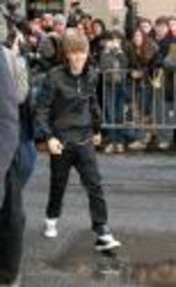 justin-bieber-late-show-arrival (1) - Justin Bieber pe strada