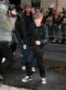 justin-bieber-late-show-arrival (2) - Justin Bieber pe strada