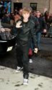 justin-bieber-late-show-arrival (3) - Justin Bieber pe strada