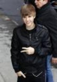 justin-bieber-late-show-arrival (4) - Justin Bieber pe strada