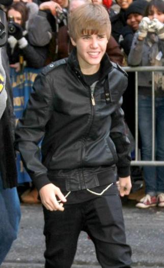 justin-bieber-late-show-arrival (881) - Justin Bieber pe strada