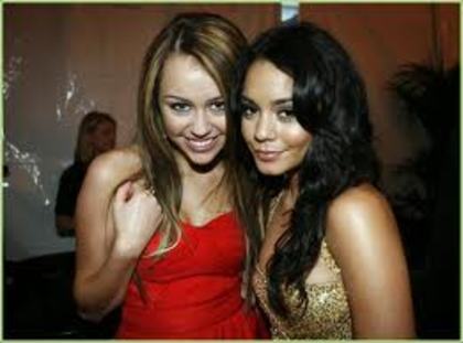 cu vanessa - Miley_Poze_Rare