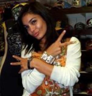 EJMAWIOVBYQDRUTODEY - vanessa hudgens