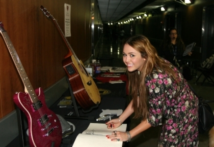  - x Grammy Awards 53rd - Musicares Signings - 11th February 2011