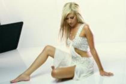 QQXIGMIWRHQYGHPYEZC - Ashley tisdale
