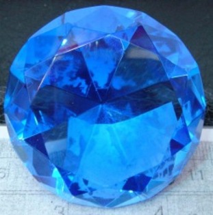 11-605-large-blue-diamond-shaped-paper-weight-thumb-250-0-18 - albastru