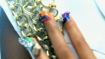 normal_Willow-Smith-Whip-My-Hair5Bwww_savevid_com5D_mp4_000004421