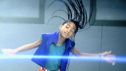normal_Willow-Smith-Whip-My-Hair5Bwww_savevid_com5D_mp4_000028154