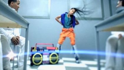 normal_Willow-Smith-Whip-My-Hair5Bwww_savevid_com5D_mp4_000028988