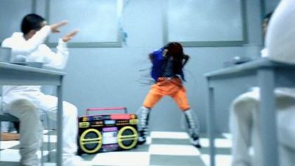 normal_Willow-Smith-Whip-My-Hair5Bwww_savevid_com5D_mp4_000035494