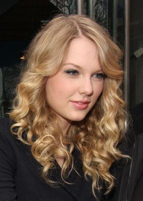 Taylor-in-London-taylor-swift-4263677-285-399