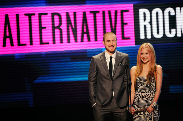 Avril+Lavigne+2010+American+Music+Awards+Show+QJHuJd6sSRil