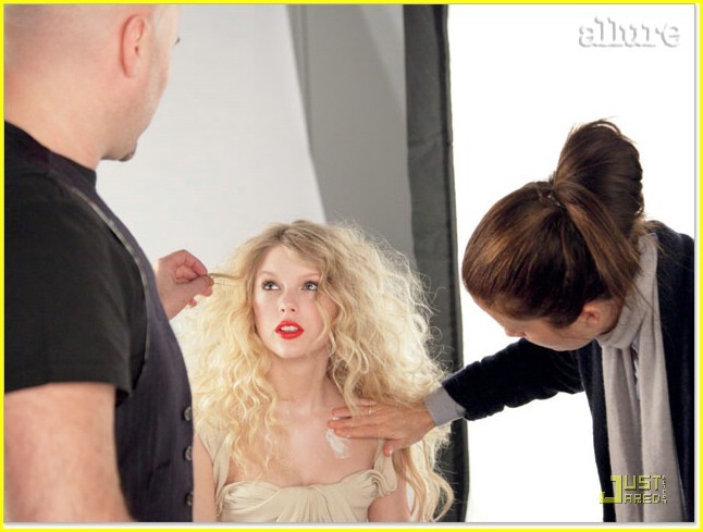 taylor-swift-allure-cover-april-03 - Pentru voi - Sunteti minunati