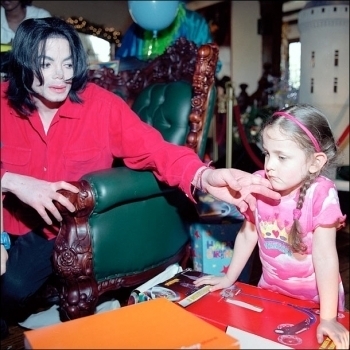 010-Private-Photos-2003-Birthday-from-Prince-paris-jackson-12931417-350-350