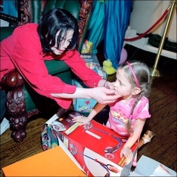 010-Private-Photos-2003-Birthday-from-Prince-paris-jackson-12931428-350-350