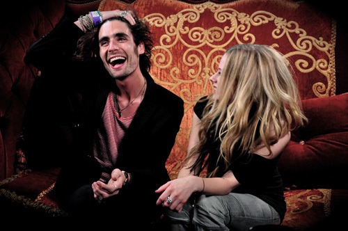 Avril-and-Tyson-Ritter-Interview-avril-lavigne-10861342-500-332 - Voi - ce - credeti