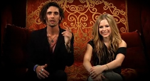 Avril-and-Tyson-Ritter-Interview-avril-lavigne-10861475-488-264 - Voi - ce - credeti