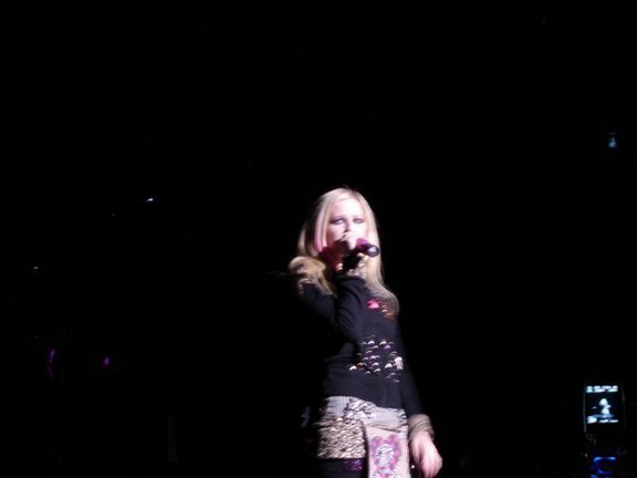 Avril_Lavigne_-_Vancouver_The_Best_Damn_Tour_-_120