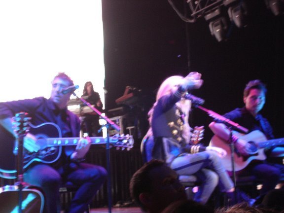 Avril_Lavigne_-_Vancouver_The_Best_Damn_Tour_-_125