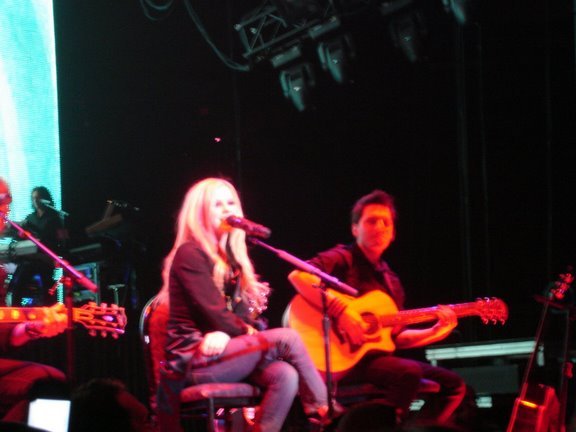 Avril_Lavigne_-_Vancouver_The_Best_Damn_Tour_-_126