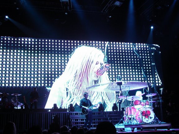 Avril_Lavigne_-_Vancouver_The_Best_Damn_Tour_-_130