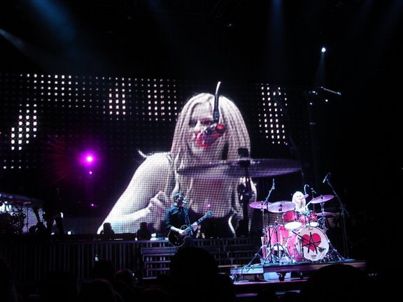 Avril_Lavigne_-_Vancouver_The_Best_Damn_Tour_-_133