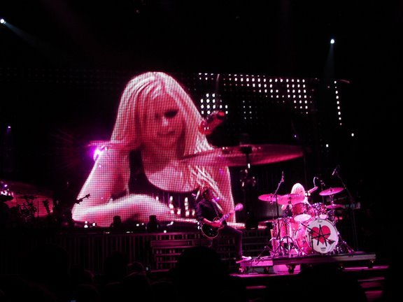 Avril_Lavigne_-_Vancouver_The_Best_Damn_Tour_-_134