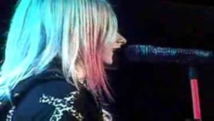 Avril_Lavigne_-_Vancouver_The_Best_Damn_Tour_-_139 - Voi - ce - credeti