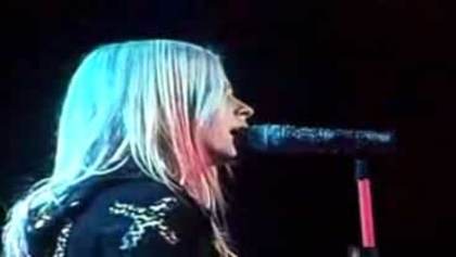 Avril_Lavigne_-_Vancouver_The_Best_Damn_Tour_-_141 - Voi - ce - credeti