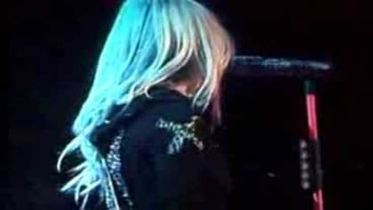 Avril_Lavigne_-_Vancouver_The_Best_Damn_Tour_-_143 - Voi - ce - credeti