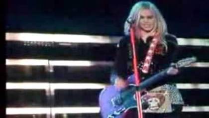 Avril_Lavigne_-_Vancouver_The_Best_Damn_Tour_-_149 - Voi - ce - credeti