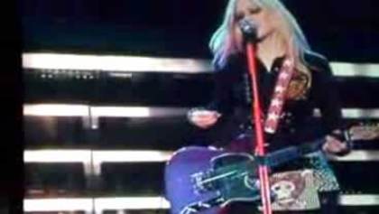 Avril_Lavigne_-_Vancouver_The_Best_Damn_Tour_-_151 - Voi - ce - credeti