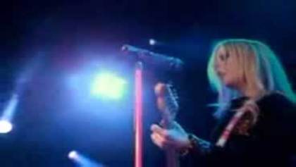 Avril_Lavigne_-_Vancouver_The_Best_Damn_Tour_-_160 - Voi - ce - credeti