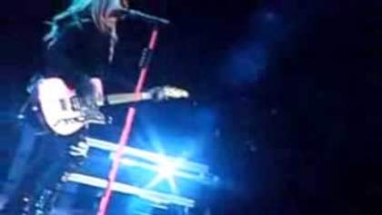 Avril_Lavigne_-_Vancouver_The_Best_Damn_Tour_-_162