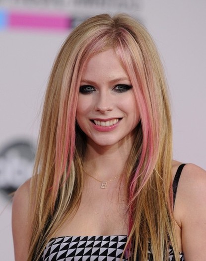 Avril+Lavigne+2010+American+Music+Awards+Arrivals+bPFFUYBP4S_l