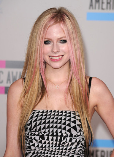 Avril+Lavigne+2010+American+Music+Awards+Arrivals+nRc1eYQPY7el