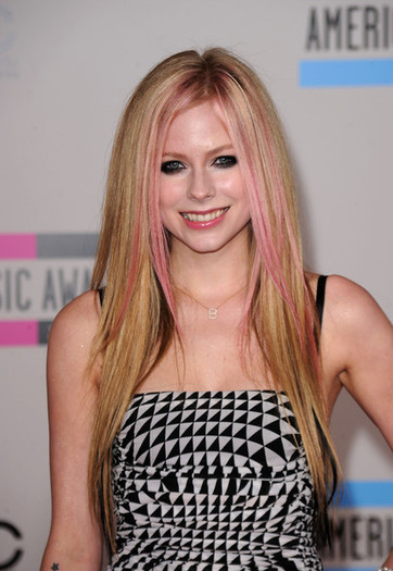 Avril+Lavigne+2010+American+Music+Awards+Arrivals+Pjiq1n3KndEl