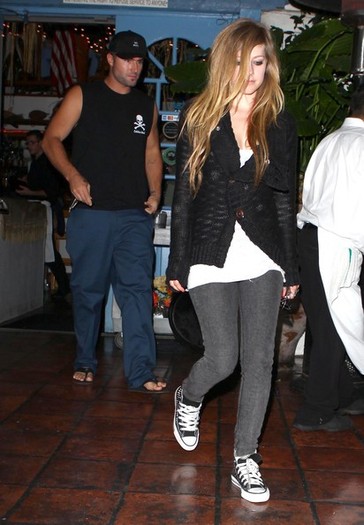 Avril+Lavigne+Avril+Lavigne+Brody+Jenner+Out+ufUe9UusRfJl - Voi - ce - credeti
