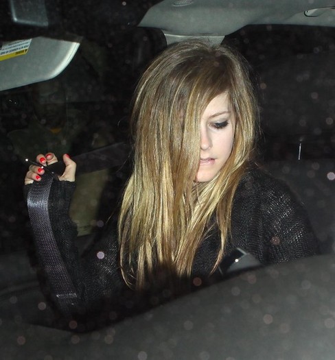 Avril+Lavigne+Avril+Lavigne+Brody+Jenner+Out+yhJv0ERFSTkl - Voi - ce - credeti