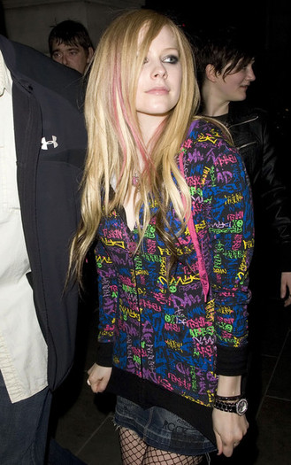 Avril+is+Cuckoo+-qhnGYJIhxFl - Voi - ce - credeti