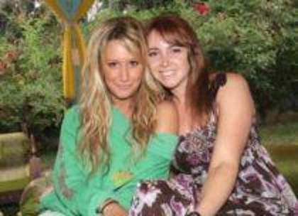 AFWXGTDJEOXTTZHRQOF - Ashley tisdale