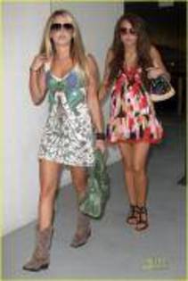 BQYAIERMYMGMFITDWAH - Ashley tisdale