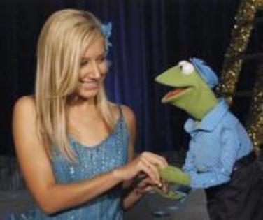DOSKXOAIXSVVEAYHUWJ - Ashley tisdale