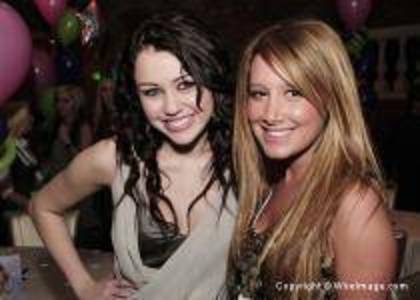 DUYHDEPQGFYCVMYGUXA - Ashley tisdale