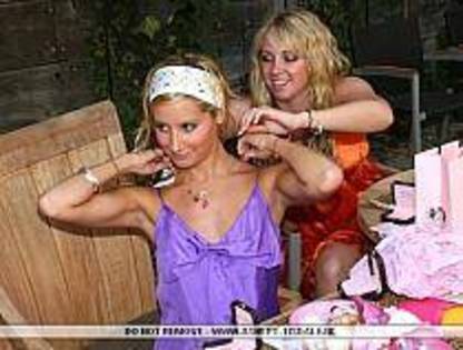 VUOAVRGYUKWFHPAANSW (1) - Ashley tisdale