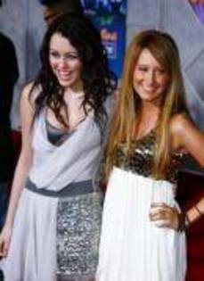 YJWZDTCBLDVQAICYAVK - Ashley tisdale