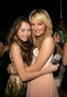 YSRAROOXGJIZFLVZKYU - Ashley tisdale